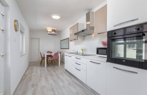 Gregovica Villa | Villa Amia in Pula for 6 people with jacuzzi & kids playground - pet friendly