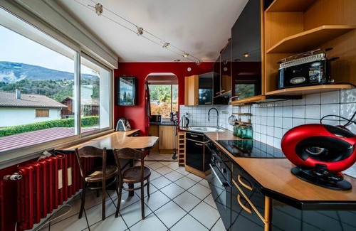 Corenc Apartment | Villa Amot | Swimming pool, Jacuzzi, mountain view terrace