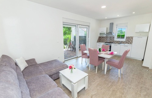 Donji Prolozac House | Villa Anette,ImotskinPrivat Pool,Garden, BBQ,quiet arean