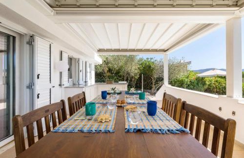 Villaggio Mandorli Villa | Villa Angelina con piscina e giardino privato a pochi passi dalla Spiaggia di Campus