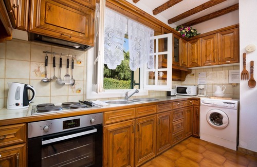 Almiros Beach Villa | Villa Angelos: Welcoming villa with private pool set a few staps away from sandy beach