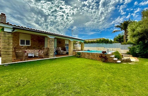 Syracuse Villa | Villa AnnaStella a Corner of Paradise with Pool, AC, WiFi, SmartTV/Netflix/Disney