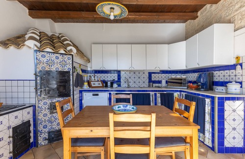 Scicli Villa | Villa 'Antica Aia Con Piscina' with Private Pool, Wi-Fi and Air Conditioning