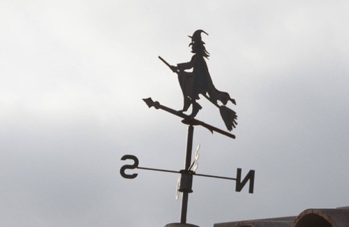 Llinars del Valles House | Villa + Apart. 20'beach, near Bcn, 2 pools, wifi, 23people, train direct aerport