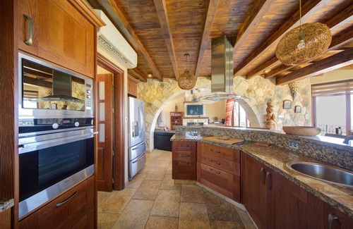 Latchi Cottage | Villa Apollonia - a villa that sleeps 8 guests in 4 bedrooms
