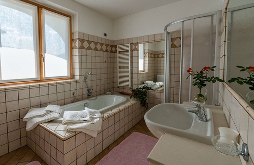 Colico Piano Villa | Villa Archi with Lake View, Garden, Terrace, Balcony & Wi-Fi