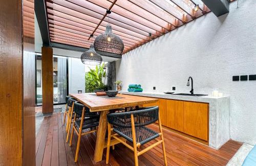 Sei Pinang Villa | Villa Asri - Modern Tropical Rooftop Villa 4BR Umalas