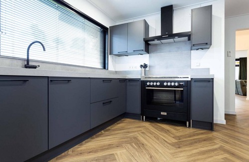 Beekbergen-Zuid Ski Chalet | ✓ Villa at Recreatiepark Beekbergen ✓ Holiday home for 8 persons ✓ Located in Beekbergen (Gelderland) ✓ Holiday park on the Veluwe ✓ Book directly through the park