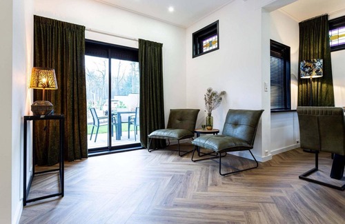 Beekbergen-Zuid Ski Chalet | ✓ Villa at Recreatiepark Beekbergen ✓ Holiday home for 8 persons ✓ Located in Beekbergen (Gelderland) ✓ Holiday park on the Veluwe ✓ Book directly through the park