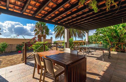 Villa de Arico Villa | Villa Aurora with Heated Pool