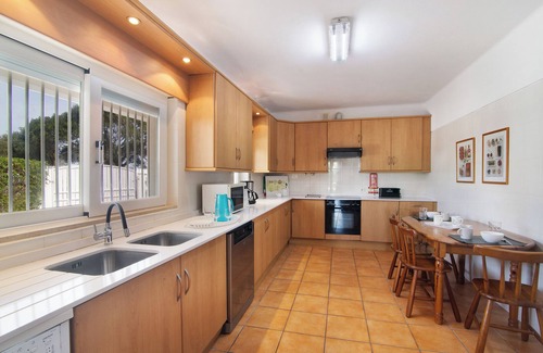 Areias de Sao Joao Villa | Villa 'Aveiros' with Private Pool, Wi-Fi and Air Conditioning