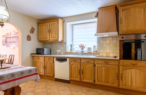 Sondernach Villa | Villa 'Balboa' with Wi-Fi and Air Conditioning