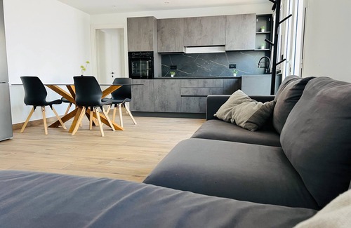 Marsala Villa | Villa 'Bambina' with Private Terrace, Shared Garden and Wi-Fi