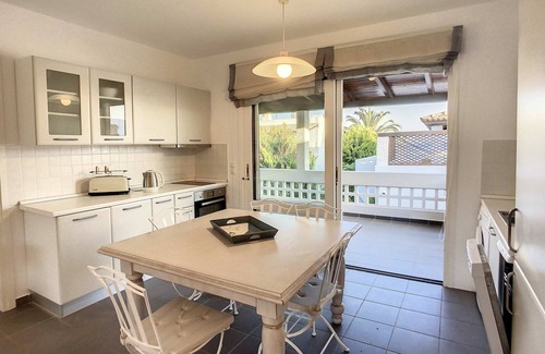 Plepi Villa | Villa 'Beach , Swimming Pool For 8' with Sea View, Wi-Fi and Air Conditioning