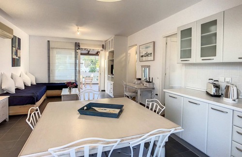 Plepi Villa | Villa 'Beach , Swimming Pool For 8' with Sea View, Wi-Fi and Air Conditioning