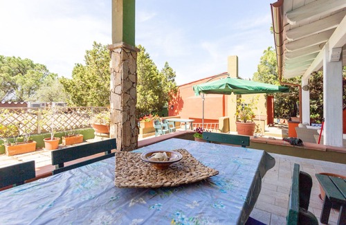 Porto Sa Ruxi Villa | Villa Beatrice near the Beach with Sea View, Shared Pool & Wi-Fi