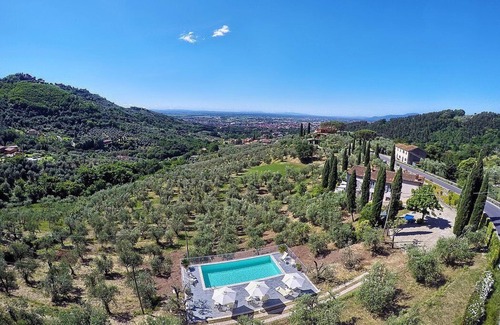 Margine Coperta-Traversagna Villa | Villa Biancavite: An elegant two-story villa situated in a quiet location, a few minutes from the town center, with Free WI-FI.