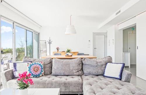 Cumbre del Sol Villa | Villa Blanca by Interhome