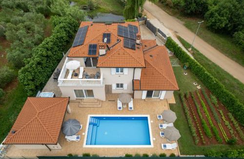 Radini Villa | Villa Buroli with Pool, Sauna and Jacuzzi