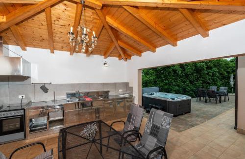 Radini Villa | Villa Buroli with Pool, Sauna and Jacuzzi