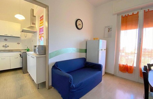 Pietra Ligure House | Villa Carol: A graceful apartment that is part of a villa in a quiet position, located on a hillside above the sea, with Free WI-FI.