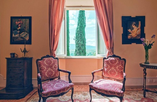 Poggiarello Villa | Villa Cherubina: A splendid sixteenth-century three-story villa located on top of a small hill, with Free WI-FI.