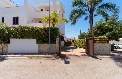 Sant'Isidoro House | Villa Cieloazzurro by BarbarHouse