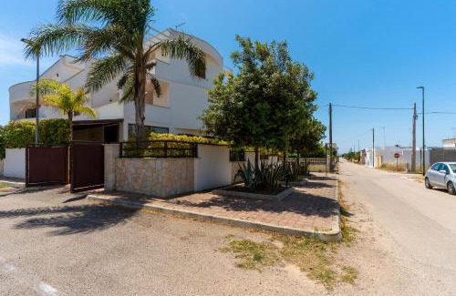 Sant'Isidoro House | Villa Cieloazzurro by BarbarHouse