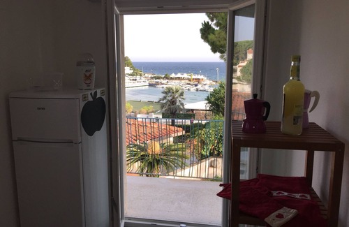Fontane Bianche Apartment | Villa Clara - Apartment in villa one step away from the sea