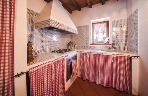 Chiocchio Villa | Villa Claro Chianti "il Girasole" portion of villa with panoramic pool.