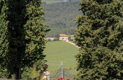 Chiocchio Villa | Villa Claro Chianti "il Girasole" portion of villa with panoramic pool.