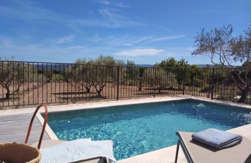 Joucas House | Villa Comme un Dimanche, piscine privée, chauffée, & vue