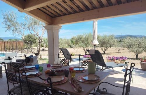 Joucas House | Villa Comme un Dimanche, piscine privée, chauffée, & vue