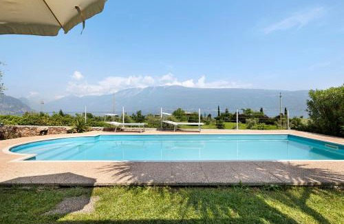 Roina Villa | Villa Corneghe with pool