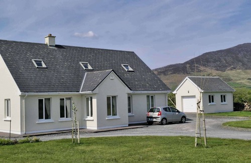Cahirciveen Villa | Villa Daffodil - Sleeps 2 & Stunning Seaside Views