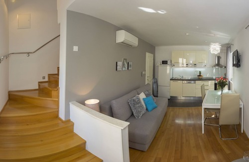 Split House | Villa Daky is a beautiful recently built Dalmatian house located in the old town