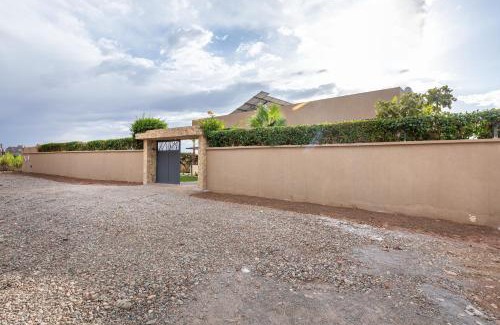 El Aggada Villa | Villa Dalia, Personnels et option piscine