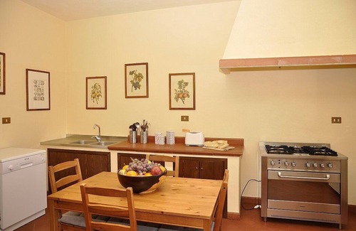 Quartaccio Villa | Villa Darmassina Grande: A splendid and luminous two-story villa surrounded by meadows and by green hills, with Free WI-FI.