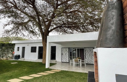 Ngaring House | Villa de Luxe Avec Piscine à Ngerigne Avec Piscine Privée