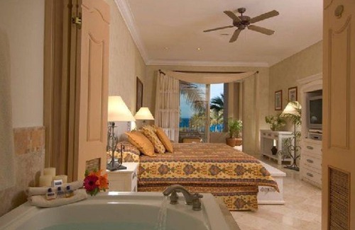 El Medano Ejidal Resort | Villa Del Palmar Beach Resort and Spa One Bedroom Suite Sleeps 4- Cabo San Lucas