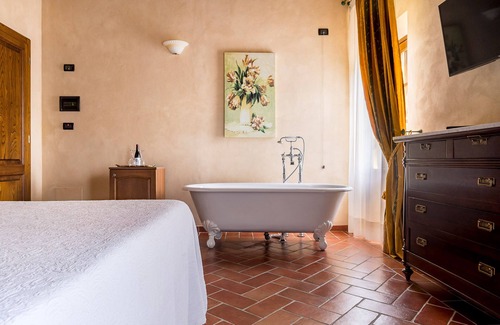 Lari Hotel | Villa Delia Hotel & Cooking School