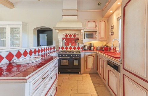 Flayosc Villa | Villa des Merveilles, a luxurious holiday home for 12 people.
