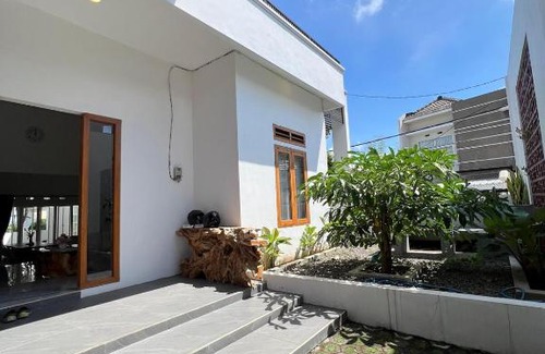 Dinoyo Villa | Villa Dua Kota - Dekat Malang dan Batu - 10 menit - MURAH RAME-RAME
