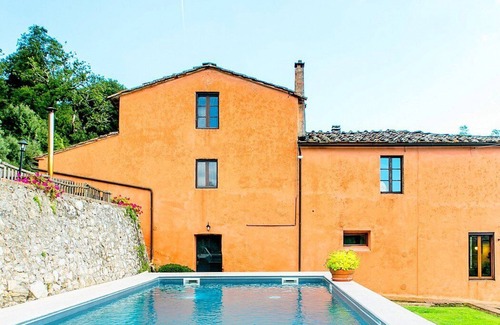 Simignano Villa | Villa Ebe: An elegant and welcoming two-story villa in the characteristic style of the Tuscan countryside, with Free WI-FI.