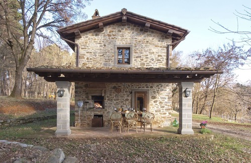 Poppi Villa | Villa Elisabetta close to Florence, private pool, park fenced