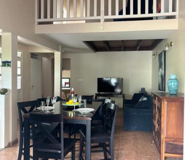 Ducos Villa | Villa Elise Jolie Maison , Piscine, WiFi, pour 7 personnes