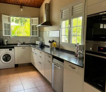 Ducos Villa | Villa Elise Jolie Maison , Piscine, WiFi, pour 7 personnes