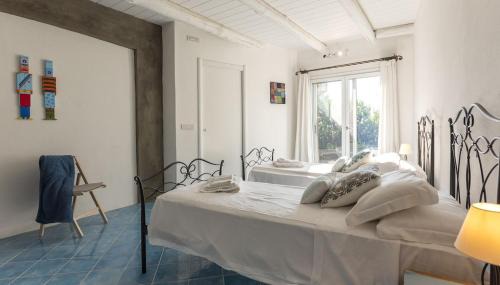 Alghero Villa | Villa Emmeline fronte mare 5 camere 6 bagni infinity pool WiFi per 12 persone