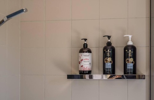 Redlynch House | 》Villa Entrata+ Jungle bridge! Cairns best secret《