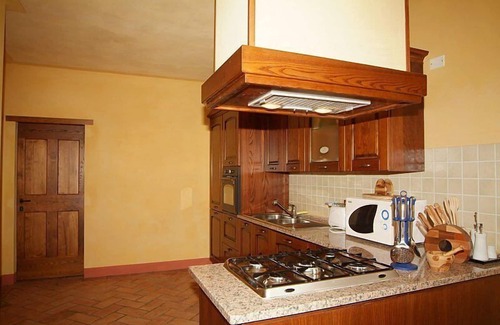 Gaiole in Chianti Villa | Villa Eracle: A bright and elegant three-story villa surrounded by vineyards and olive groves.